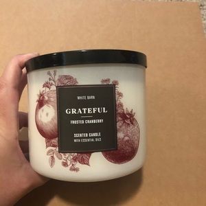B&BW 3-wick candle “Grateful” frosted cranberry